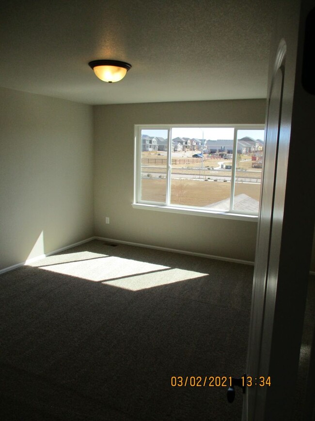 Building Photo - 4 Bed, 2.5 Bath - 2 Story Home in Windsor'...