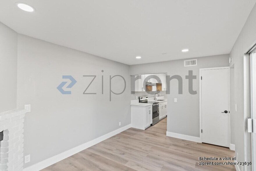 Building Photo - Unit