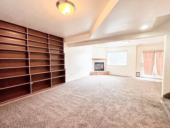 Building Photo - Perfect 5 bed - 2 bath Ranch Home near the...
