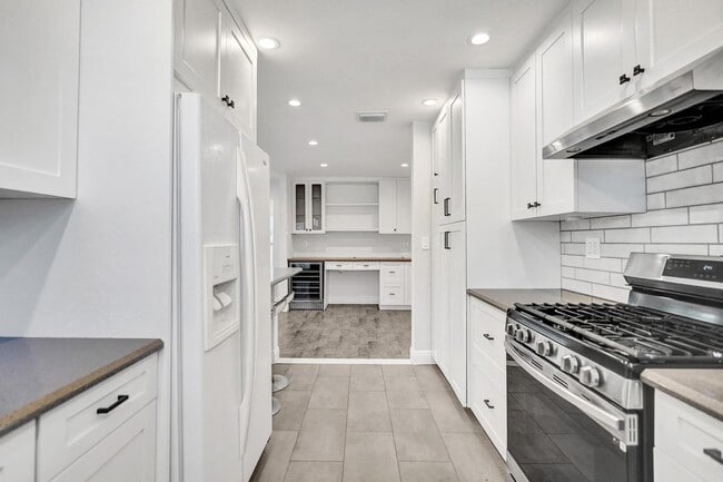 Building Photo - 618 Lindell Blvd