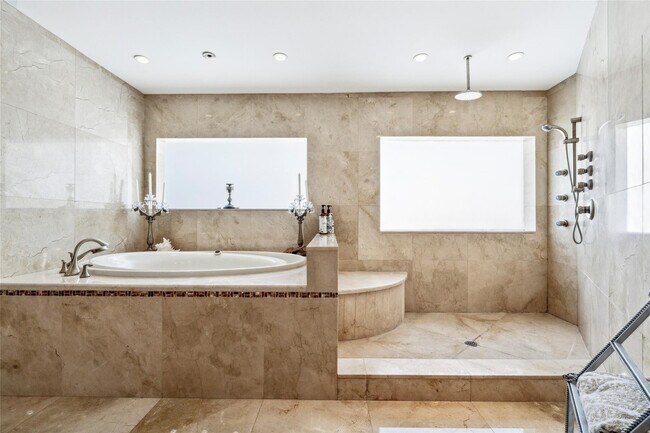 Building Photo - 2523 Castilla Isle