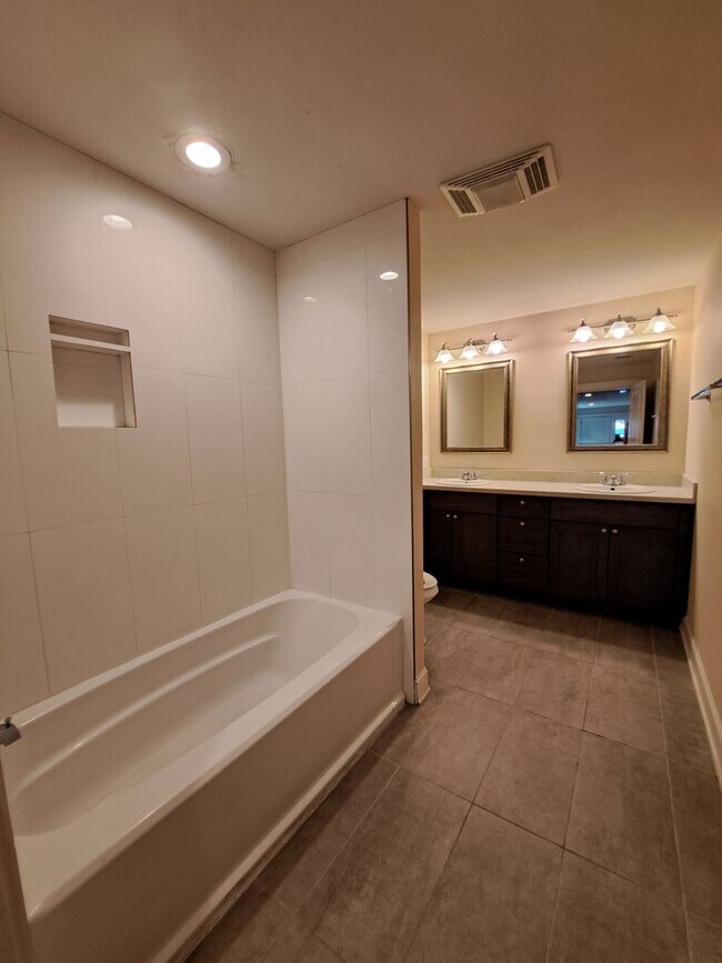 Building Photo - 9540 Stroelitz St