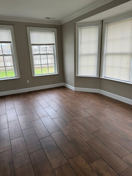 Building Photo - 1071 Steele Rd