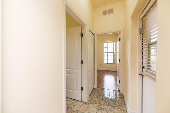 Building Photo - 4068 Gardenwood Cir