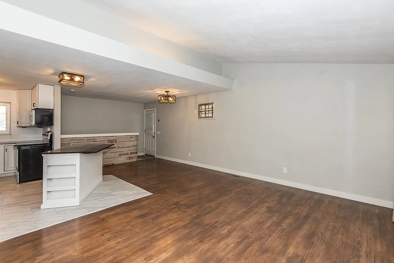 Building Photo - 317 S Pam Ave