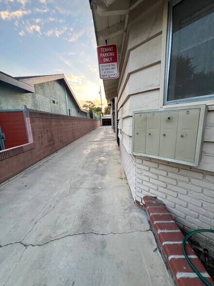 Building Photo - 8145 Garden View Ave