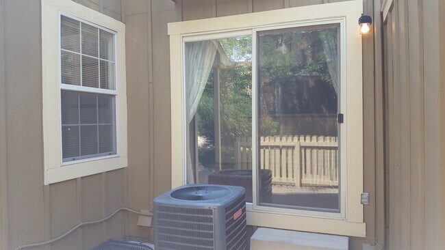 Building Photo - Nice 3 bedroom, 2 1/2 bath Townhome in North Colorado Springs