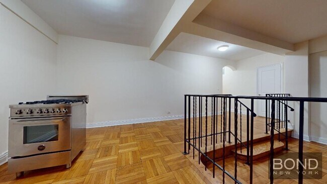 Building Photo - 141 E 56th St