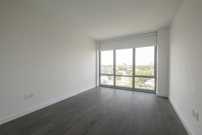 Building Photo - 320 Adolphus Ave