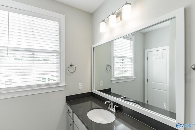 Building Photo - 40 Pine St