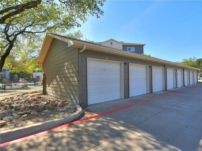 Building Photo - 2320 Gracy Farms Ln