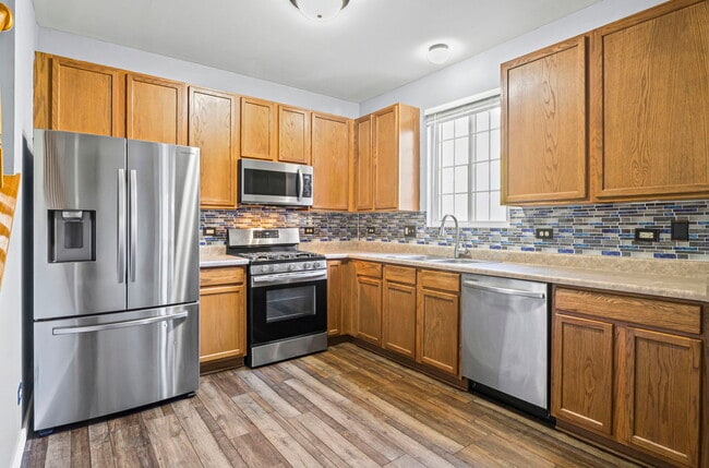 Building Photo - 1119 Clover Dr