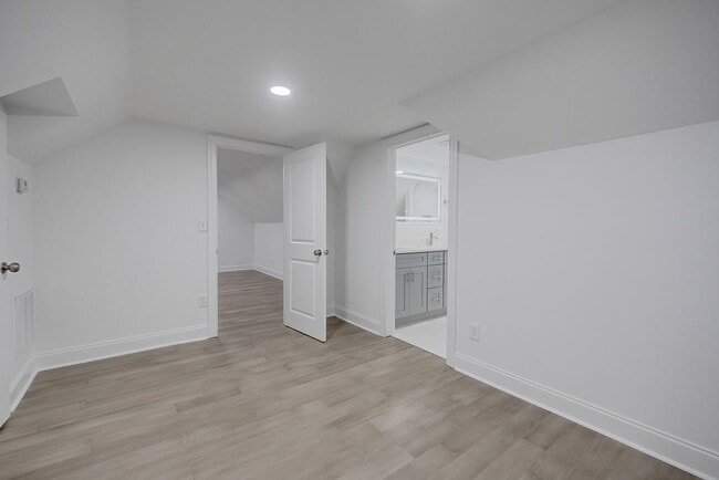 Building Photo - 593 Lynnhaven Dr SW