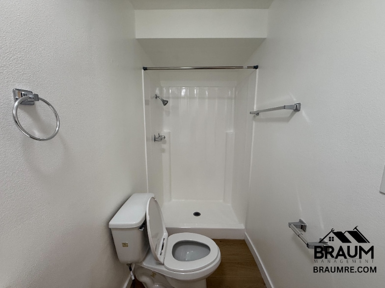 Building Photo - 5461 Kester Ave