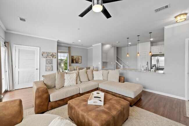 Building Photo - Luxurious Condo Living in Gated Stonegate ...
