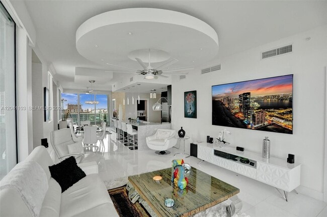 Building Photo - 900 Biscayne Blvd