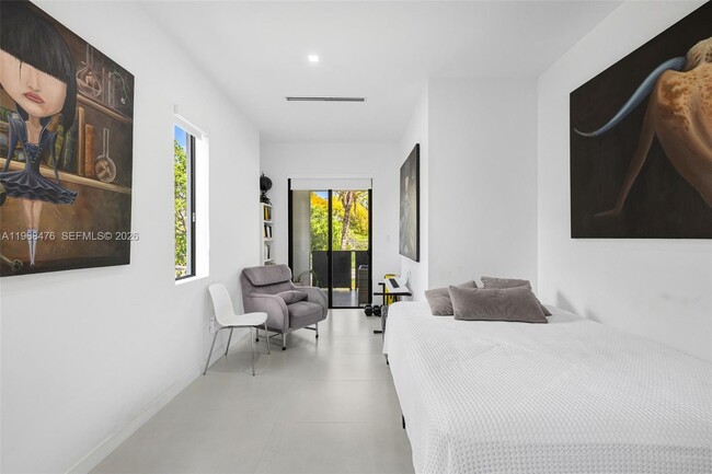 Building Photo - 442 SW 15th Rd