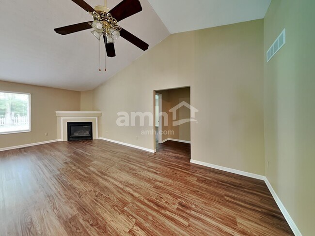 Building Photo - 545 Foxglove Ct