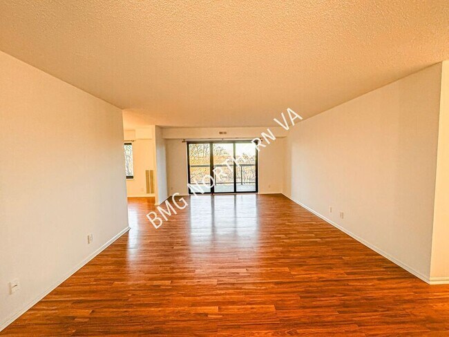 Building Photo - 309 Yoakum Pkwy