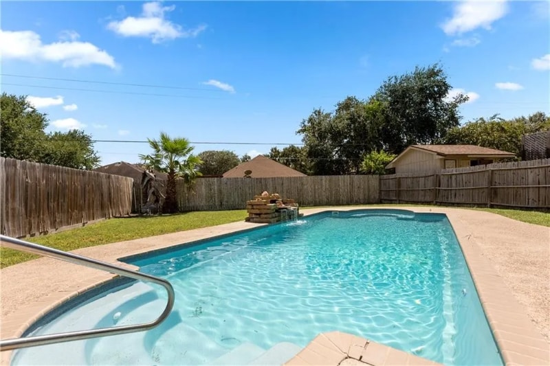 Building Photo - 7141 Cano Ln