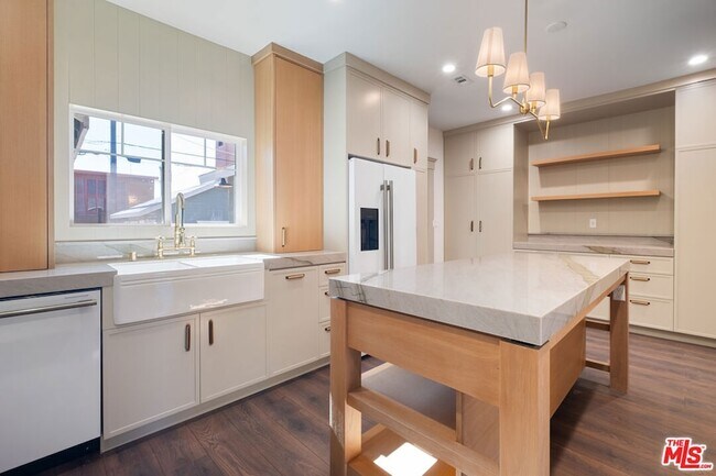 Building Photo - 2180 W 31st St