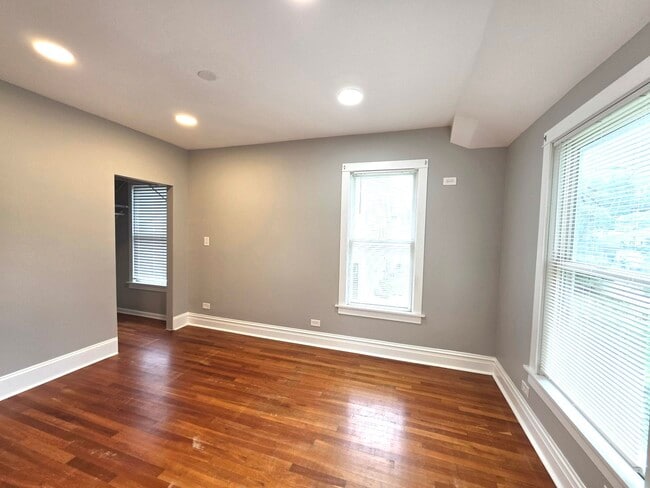 Building Photo - 1029 S Elmwood Ave