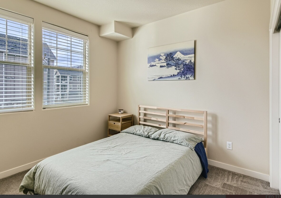 Building Photo - 16323 NW Chadwick Way