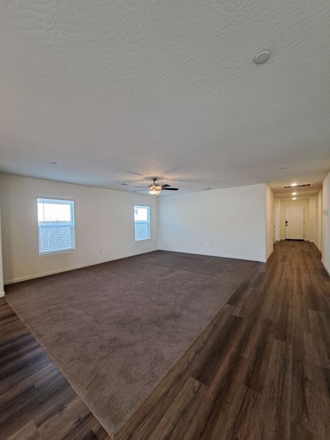 Building Photo - Beautiful 4 Bedroom Home in Madera, Ca!