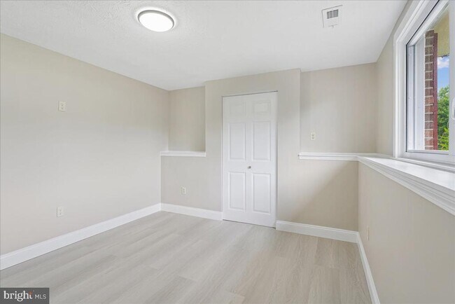 Building Photo - 1315 Danberry Dr