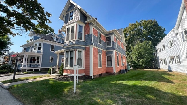 Building Photo - 36 Wakefield St