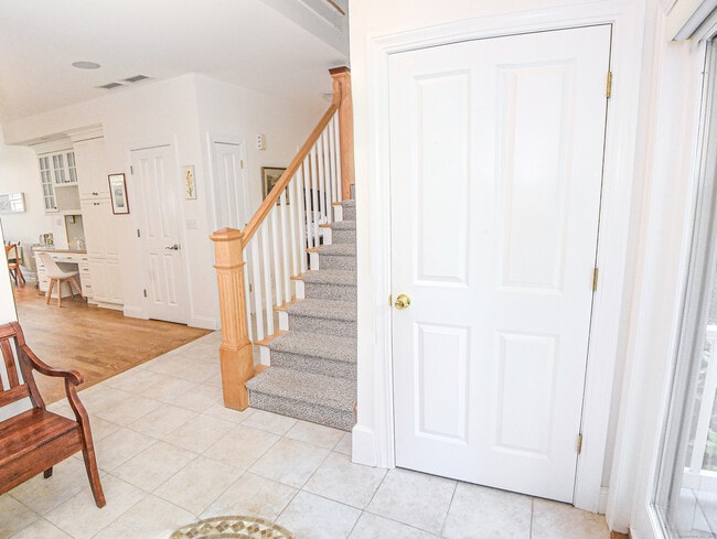 Building Photo - 12 Westover Ln