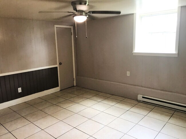 Building Photo - Ground Level Duplex Apartment