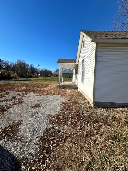 Building Photo - 2304 Elm St