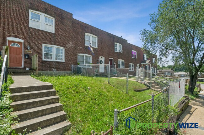 Building Photo - 811 Stoll St