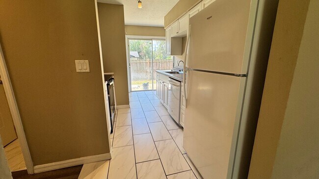Building Photo - FOR RENT – 2 Bed / 1 Bath Triplex in Citrus Park, Ocala, FL – Available Now!