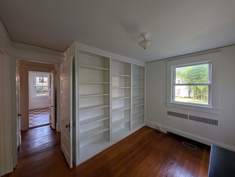 Office / 3rd Bedroom - 809 Simpson St