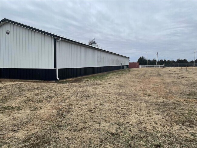 Building Photo - 2823 N Hwy 99