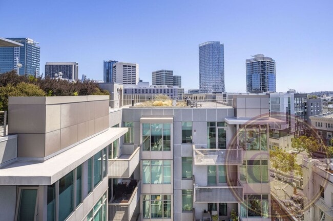 Building Photo - Hayes Valley - 2 BR, 2 BA Condo 947 Sq. Ft...