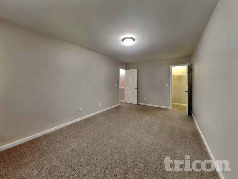 Building Photo - 705 Champion St