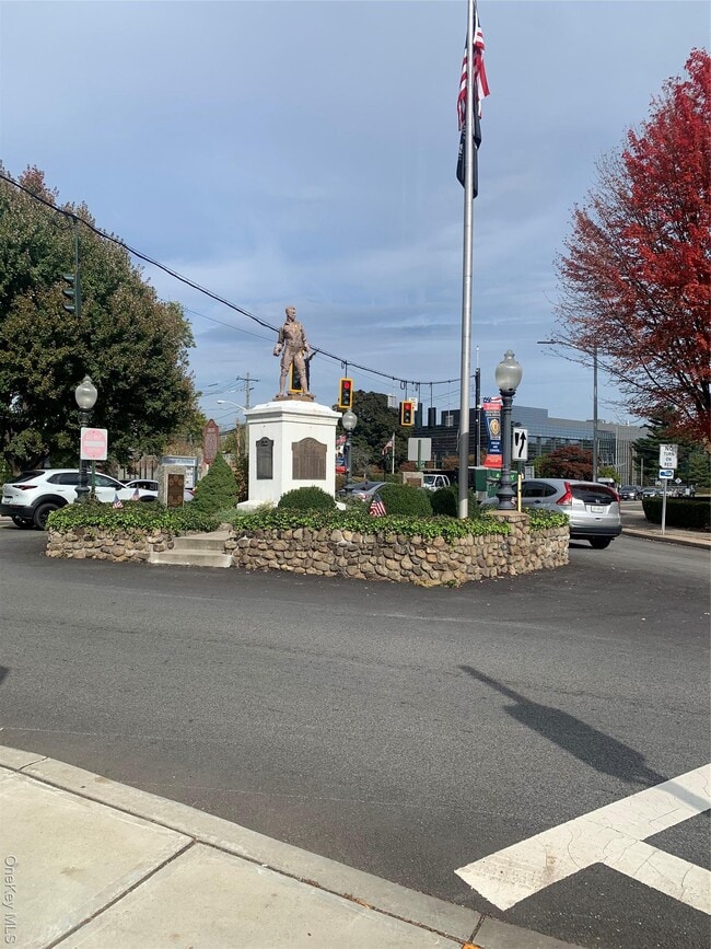 Building Photo - 23 Doxbury Ln