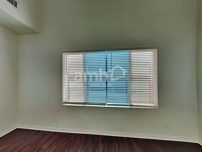 Building Photo - 138 E Calle Del Rondador