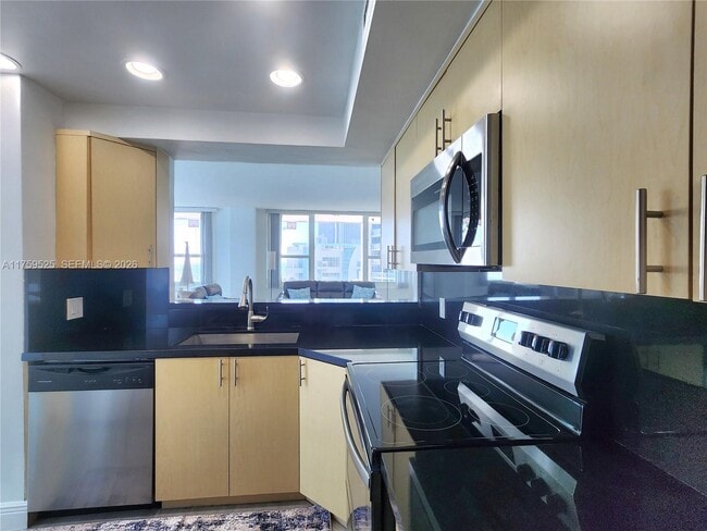 Building Photo - 3505 S Ocean Dr