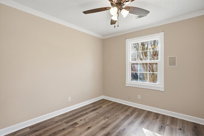 Building Photo - Mayfair Home For Lease with Backyard Oasis!