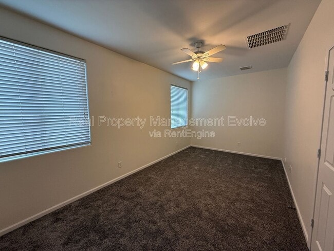 Building Photo - 36812 Yellowstone Dr