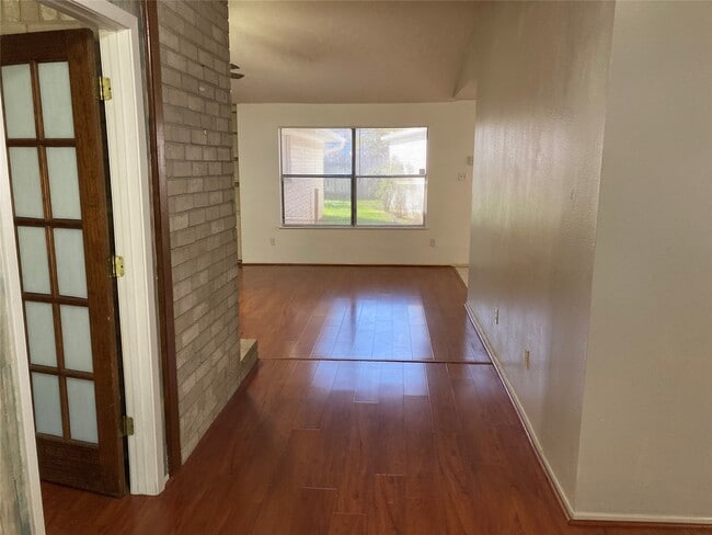 Building Photo - 2906 Green Fields Dr