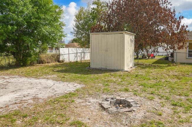 Building Photo - 1365 SW Gastador Ave