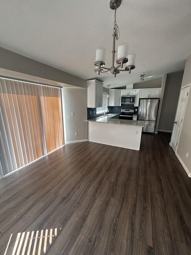 Building Photo - Beautiful single story on large lot in lov...