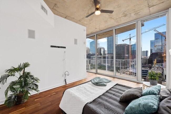 Building Photo - 360 Nueces St