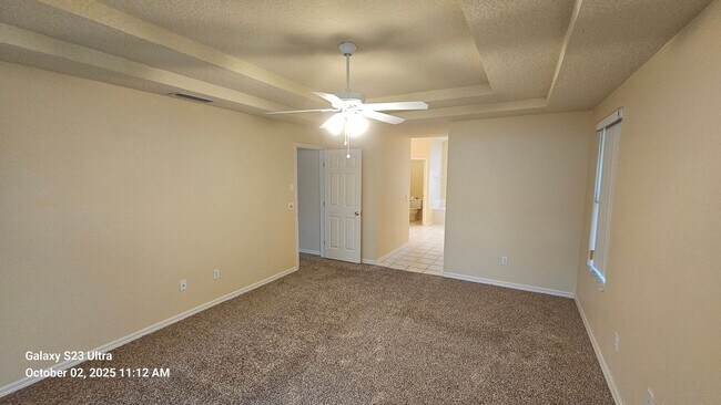 Building Photo - Spacious 4 Bedroom Home in Breakaway Trail...