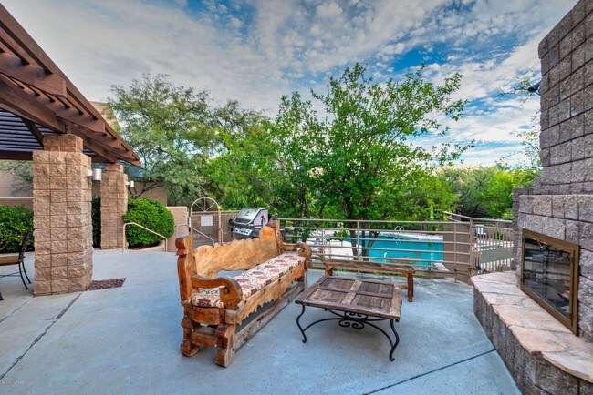 Building Photo - 6655 N Canyon Crest Dr